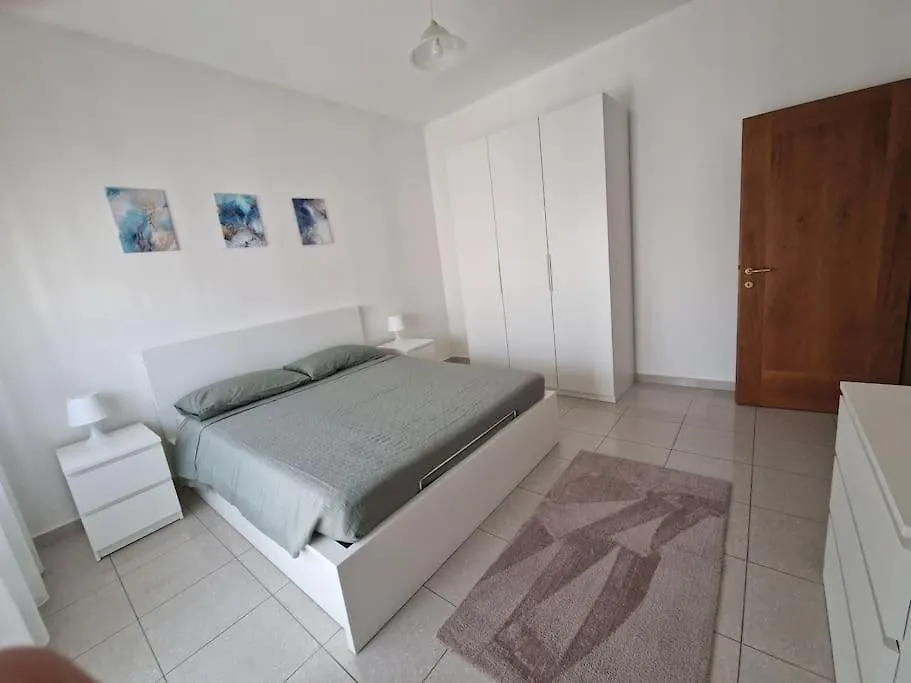 Chez Elisa- Apartment contacts